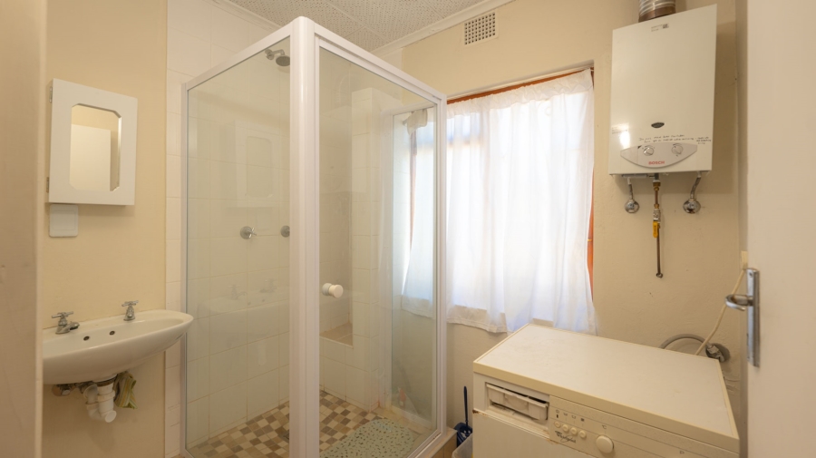 6 Bedroom Property for Sale in Struisbaai Western Cape